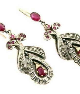 Orecchini d 'epoca in oro di titolo inferiore con 