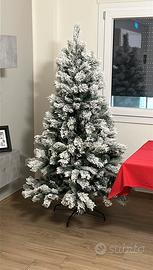 Albero di Natale artificiale innevato
