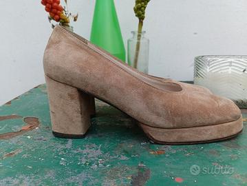 décolleté scamosciata colore tortora 