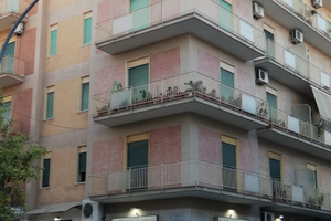 Camera arredata in centro