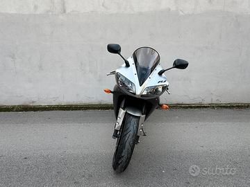 Moto Yamaha r1