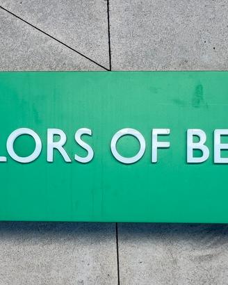 Insegna Undercolors Of Benetton