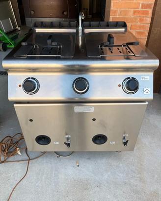 Cuocipasta professionale costruito con piano di la