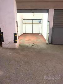 Secondigliano- in parco- box auto