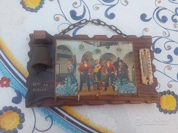 Portachiavi in legno con una foto di Huelva