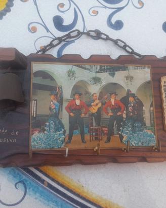 Portachiavi in legno con una foto di Huelva