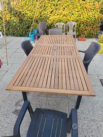 Tavolo in legno allungabile con gambe in metallo