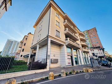 Appartamento di 100 m² con 3 locali e box auto a S