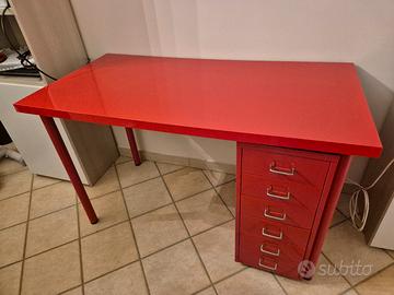 Scrivania con cassettiera rossi