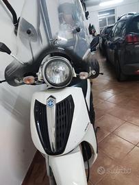 Scooter Piaggio Carnaby 300