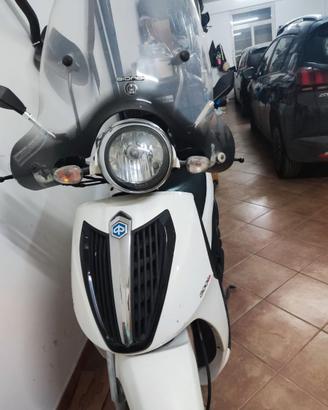 Scooter Piaggio Carnaby 300
