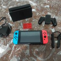 Nintendo Switch Completa di tutti gli accessori