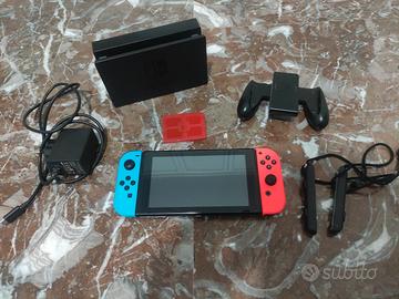 Nintendo Switch Completa di tutti gli accessori