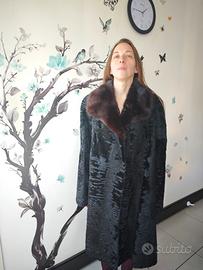 Pelliccia vintage di astrakan con collo di visone