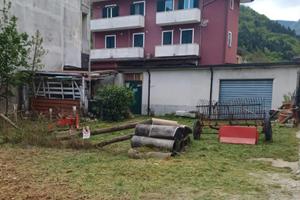 magazzino con terreno edificabile annesso 