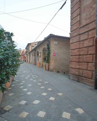 Attività / Licenza di 90 m² a Santarcangelo di Rom
