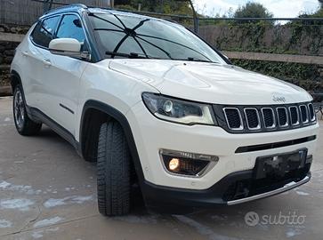  jeep Compass del 2018 bianco/nera