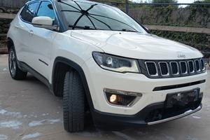  jeep Compass del 2018 bianco/nera