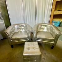 Poltroncine con pouf color argento