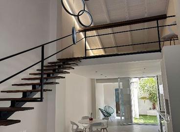 Loft indipendente lussuoso adiacente lungomare