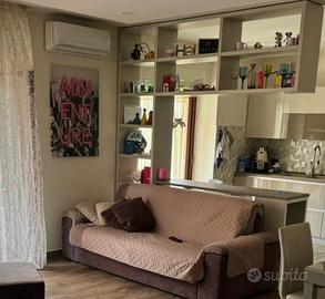 Parete Attrezzata L 2,40 mt  x H 2,70 mt x P 40 cm