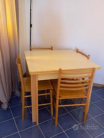 Tavolo da pranzo allungabile con sedie