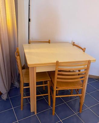 Tavolo da pranzo allungabile con sedie