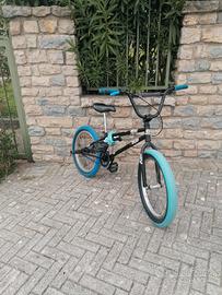 bicicletta BMX 