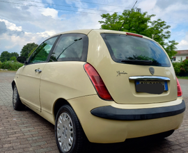 Lancia y