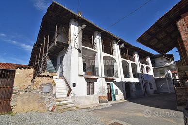 Porzione di casa con terrazzo