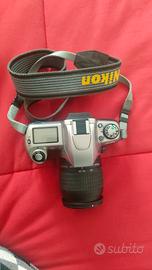 Nikon a pellicola F65 con obiettivo 28-50 e custod