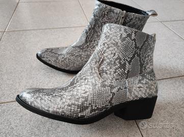 stivaletto molto particolari 