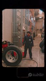 Officina meccanica di mezzi pesanti camion