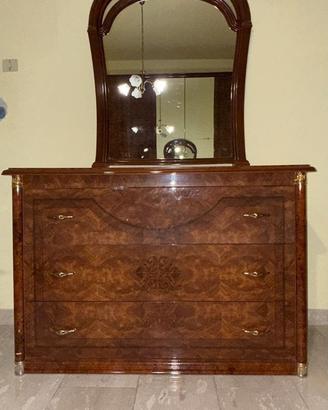 Camera da letto matrimoniale classica in legno