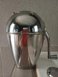 Tritaghiaccio manuale