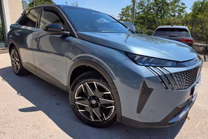 PEUGEOT 3008 Hybrid 145 e-DCS6 GT "18000 km"