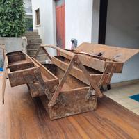 antica cassetta porta attrezzi