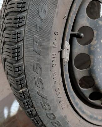 cerchi acciaio con gomme invernali