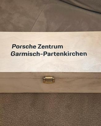 Cofanetto per omaggi Porsche Zentrum in legno
