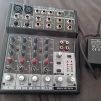 BEHRINGER Xenyx 802

