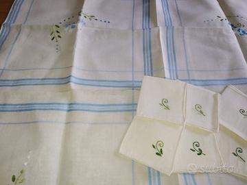 Tovaglietta da the in lino ricamata a mano,anni 60
