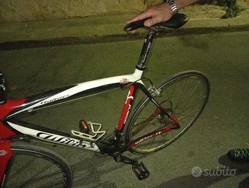 bicicletta da corsa in carbonio  leggerissima