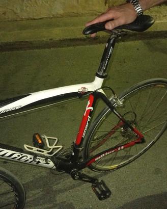 bicicletta da corsa in carbonio  leggerissima