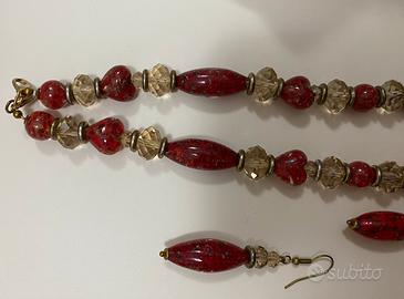 Bracciali e  orecchini coordinati.