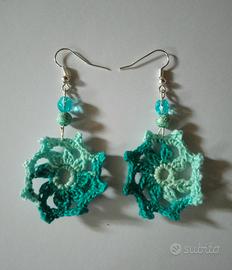 orecchini realizzati a uncinetto con perline 