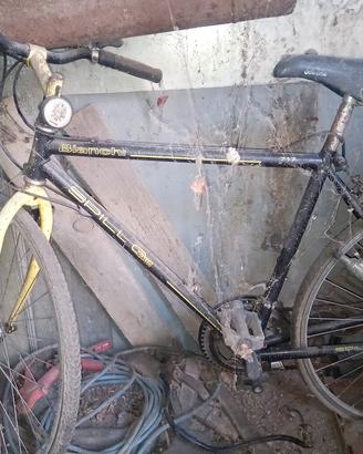 Bicicletta bianchi spillo giallo