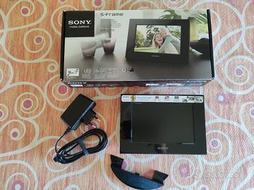 Sony S-Frame DPF-C70A