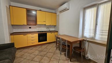 Cucina completa 241 cm -Mobile TV-Tavolo +Sedie