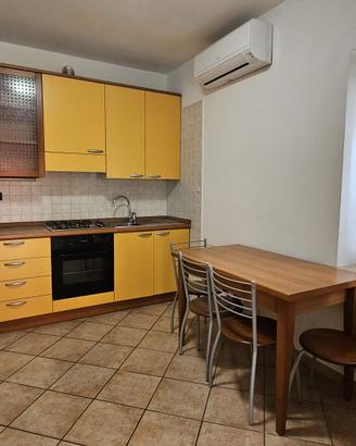 Cucina completa 241 cm -Mobile TV-Tavolo +Sedie