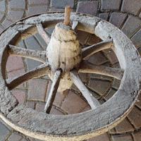 Ruota antica in legno con cerchio in ferro – diame